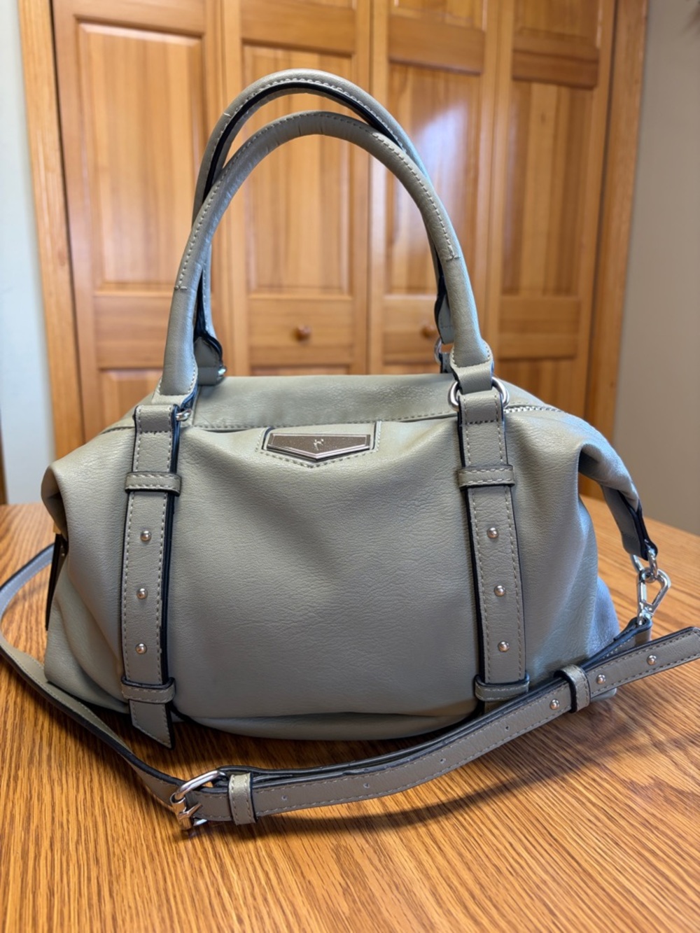 Simply Vera Vera Wang “Oregano” Crossbody Satchel